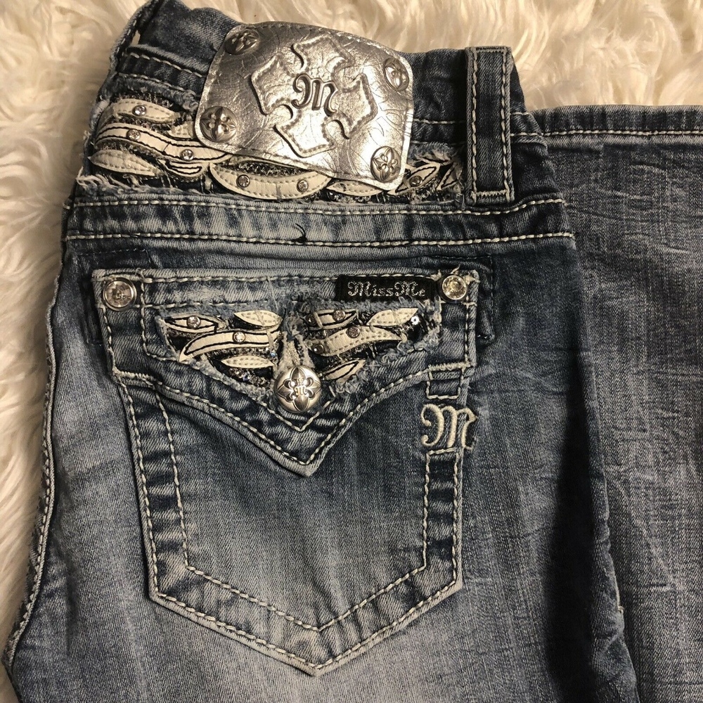 Miss Me Size 26 * 31 Signature Boot Jeans EUC
